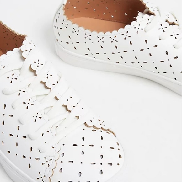 💕SOLD💕Torrid WHITE FAUX LEATHER LASER CUT SNEAKER (WW) size 9 - Picture 4 of 5